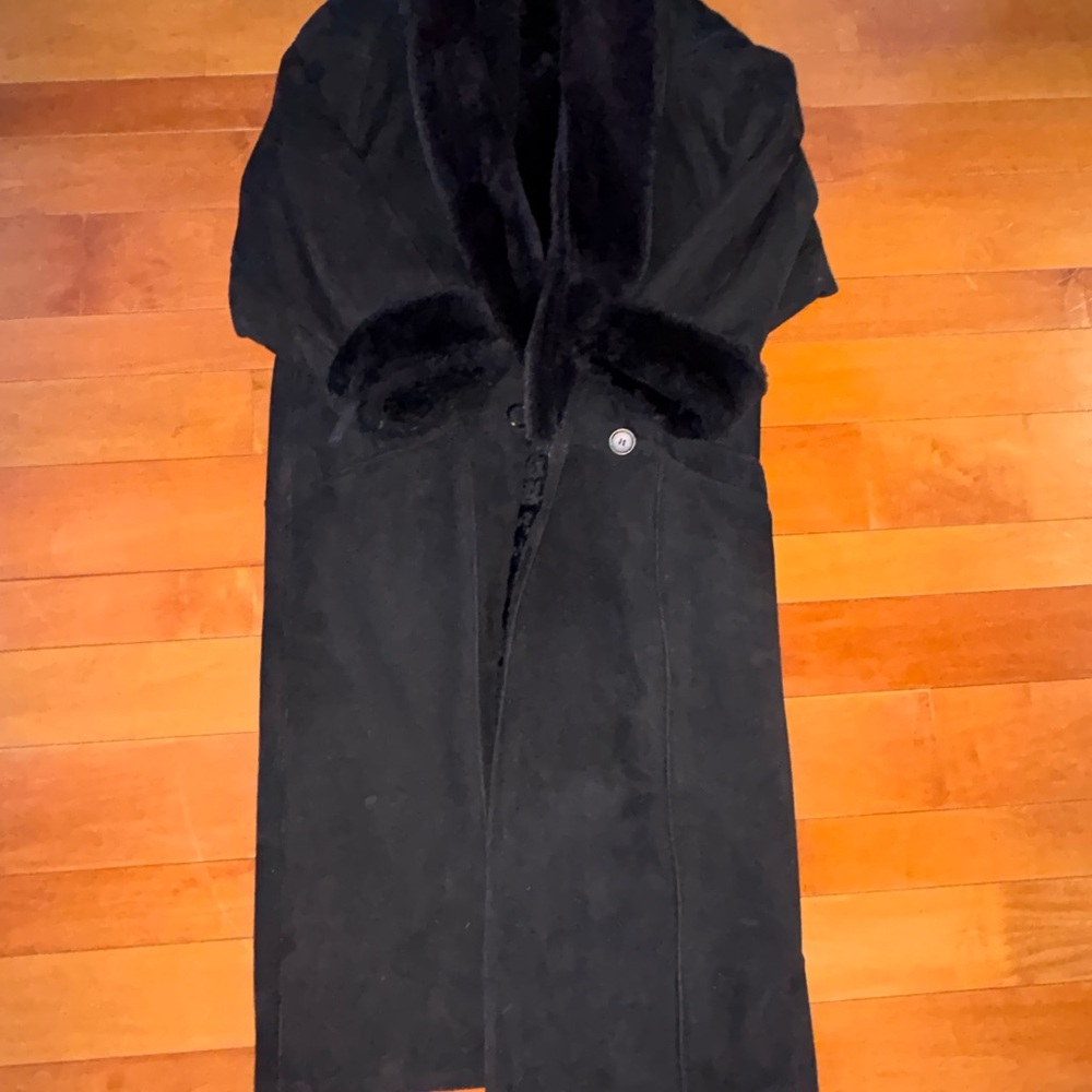 Searle Elegant Black Trench Coat with Shearling fur.